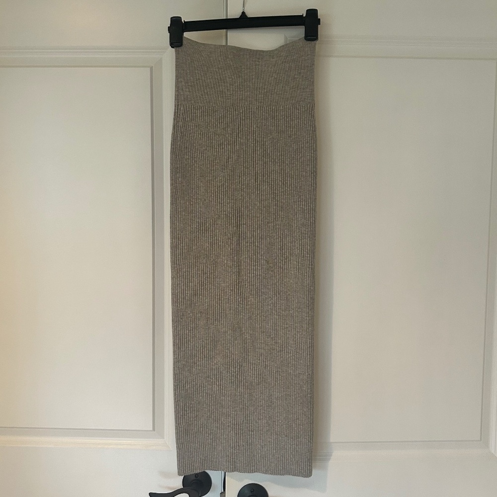 ARITZIA knit midi skirt